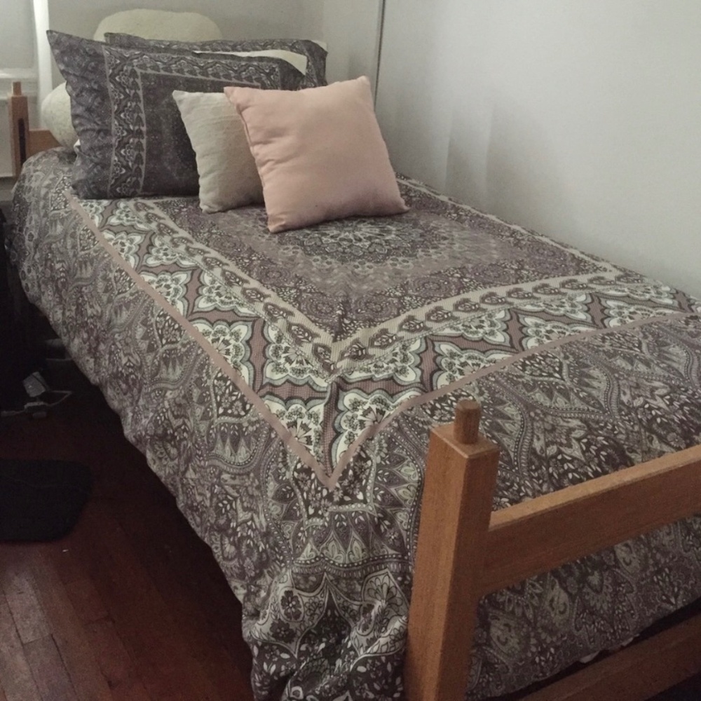Urban Outfitters Twin/Twin XL Duvet Cover & Pillow Cases